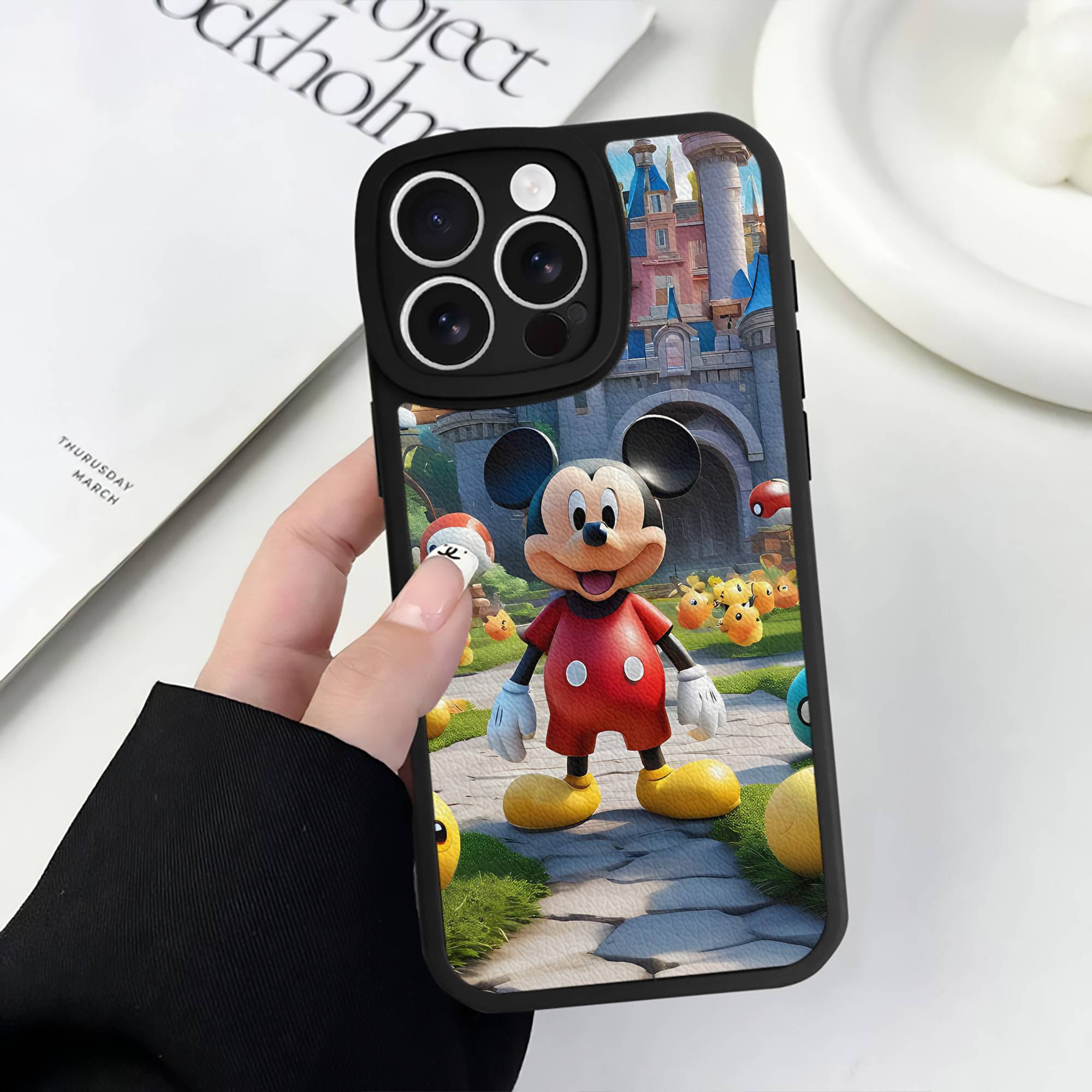 （画像用） ミッキーマウス Mickey Mouse 【iPhone 16シリーズ対応】シリコンスマホケース（レザー調） 材質：シリコン